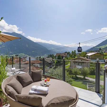 Waldfriede - Panoramic View Zillertal 4*