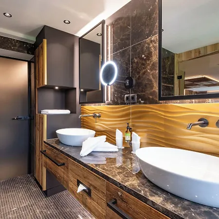 Hotel Waldfriede - Der Logenplatz Im Zillertal 4*