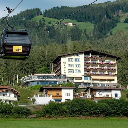 Waldfriede - Panoramic View Zillertal 酒店 4*