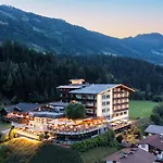 Hotel Waldfriede - Der Logenplatz Im Zillertal Fügen
