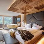 Hotel Waldfriede - Der Logenplatz Im Zillertal Fügen