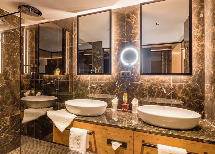 ホテル Waldfriede - Der Logenplatz Im Zillertal